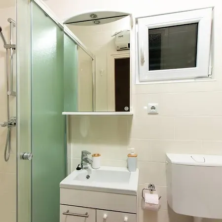 Nice 2 Floors 2 Bathroom In Center * Split
