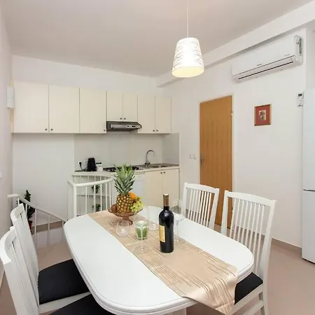 Nice 2 Floors 2 Bathroom In Center * Split