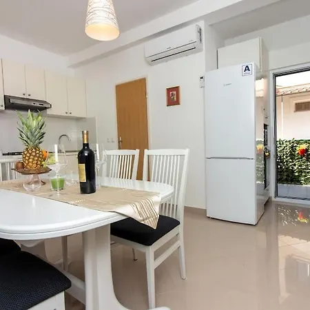 Nice 2 Floors 2 Bathroom In Center Apartman Split