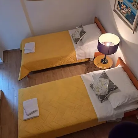 Nice 2 Floors 2 Bathroom In Center * Split