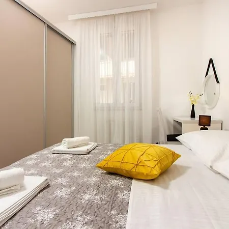 Nice 2 Floors 2 Bathroom In Center Apartman *