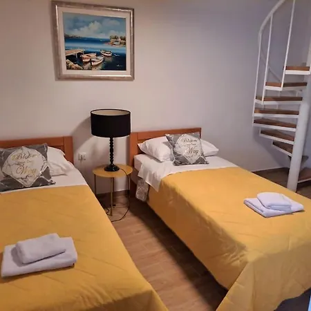 Nice 2 Floors 2 Bathroom In Center * Split